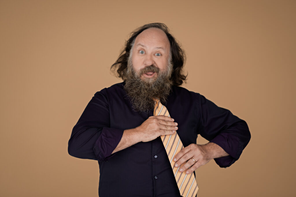 Mike Paterson humoriste – spectacle à la Ferme Kerr Comédie Grange